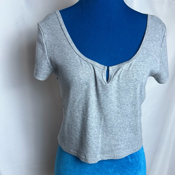 Colsie Gray Ribbed Crop Top - Picture 1 of 6